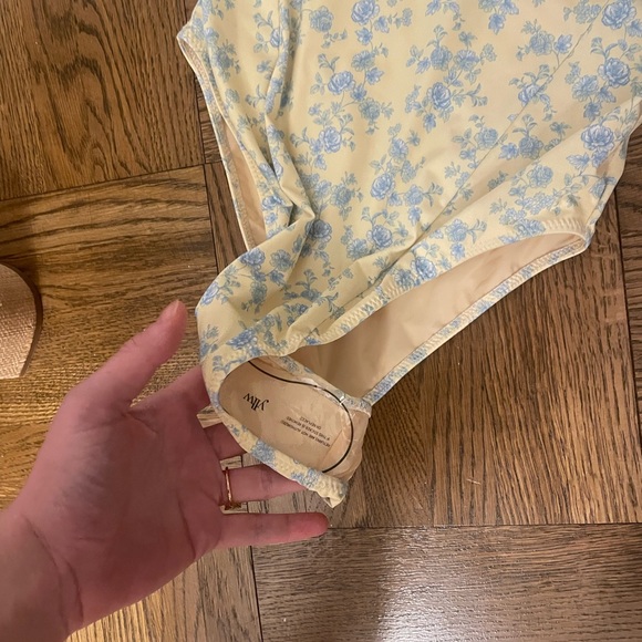 YLLW the label: STEVIE ONE PIECE BUTTER TOILE. - Picture 4 of 6